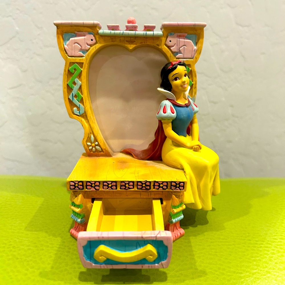 New Disney Snow White Picture Frame 🖼️ with bonus drawer for keepsakes !